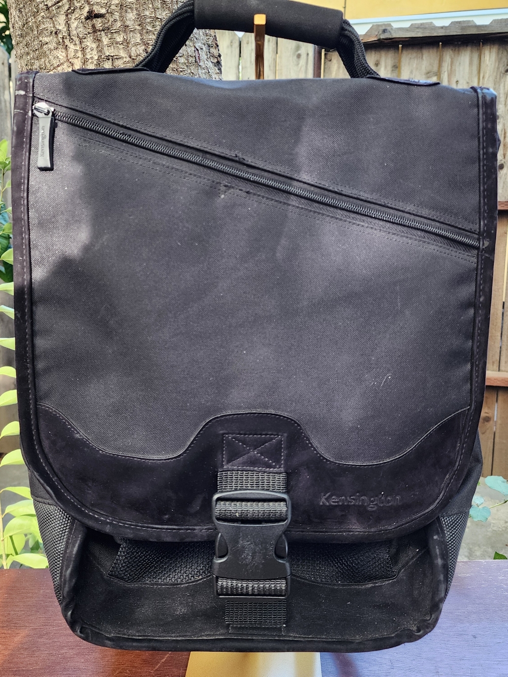 Kensington SaddleBag Hybrid Laptop Backpack Messenger Briefcase Bag Black